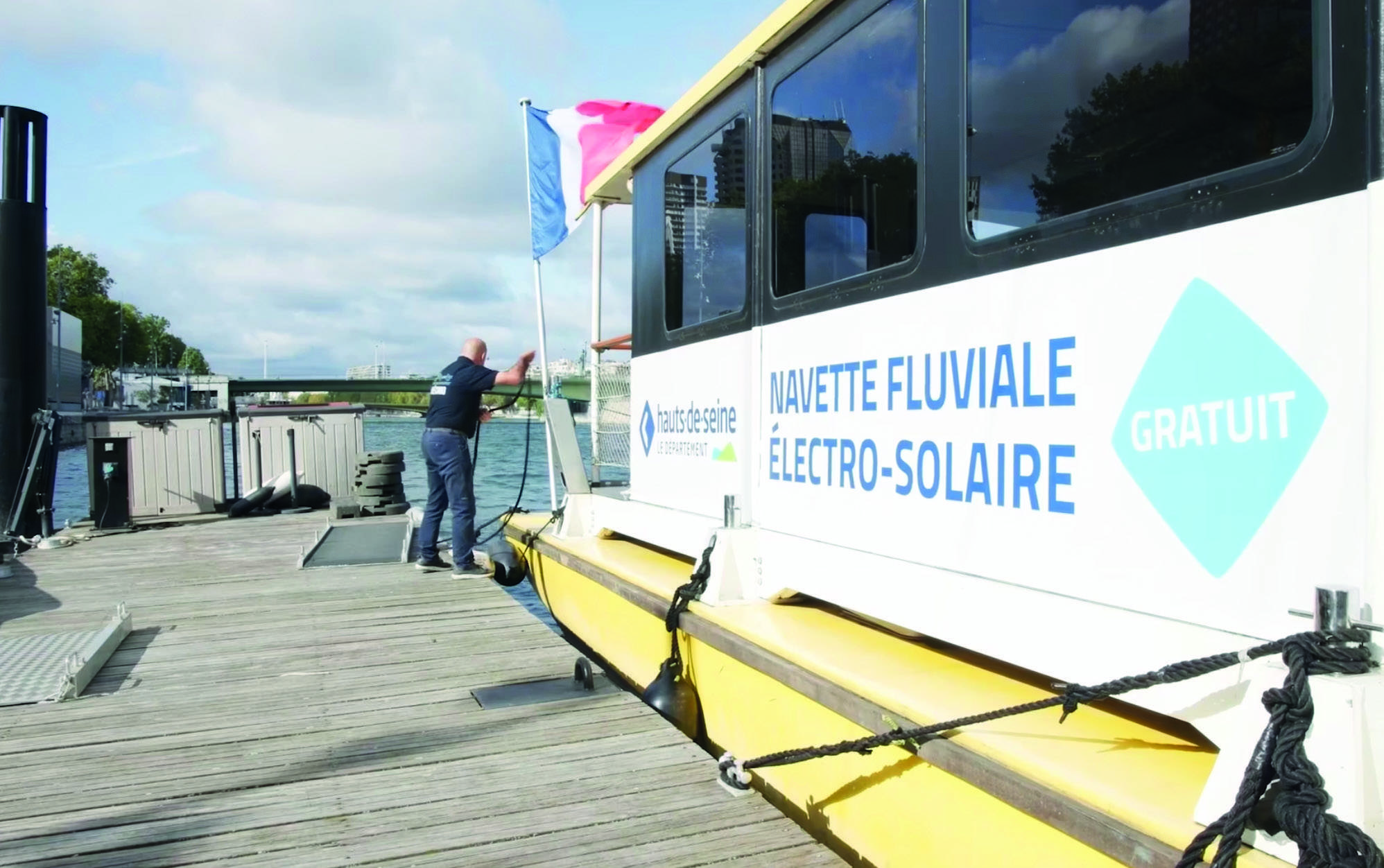 Transport : navette fluviale électro-solaire