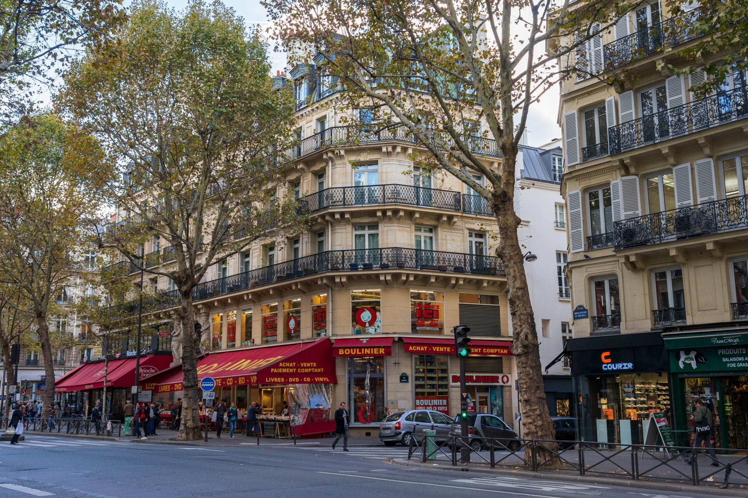 Paris,-,October,2018:,Saint,Michel,Boulevard