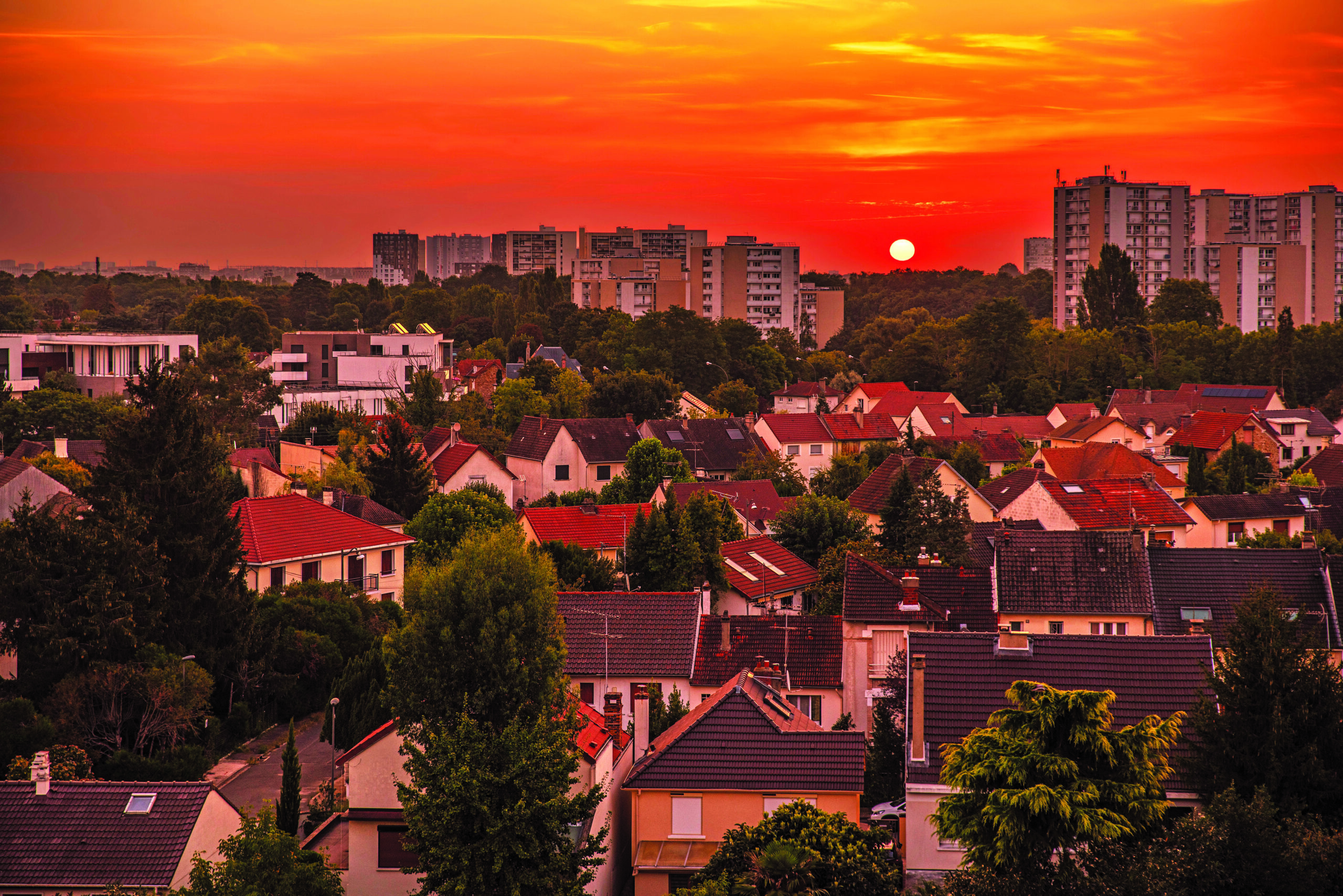 Red,Sky,At,Sunrise,Over,The,Town,Of,Massy,In