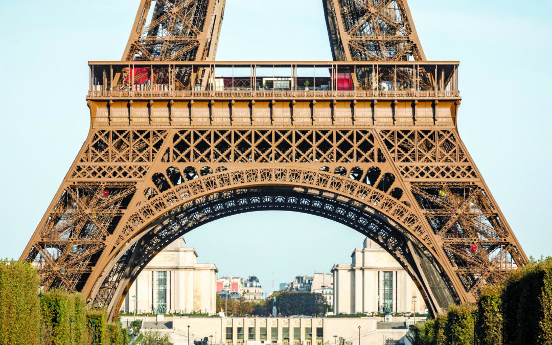 Tour Eiffel : 72 femmes de sciences en lettres d’or