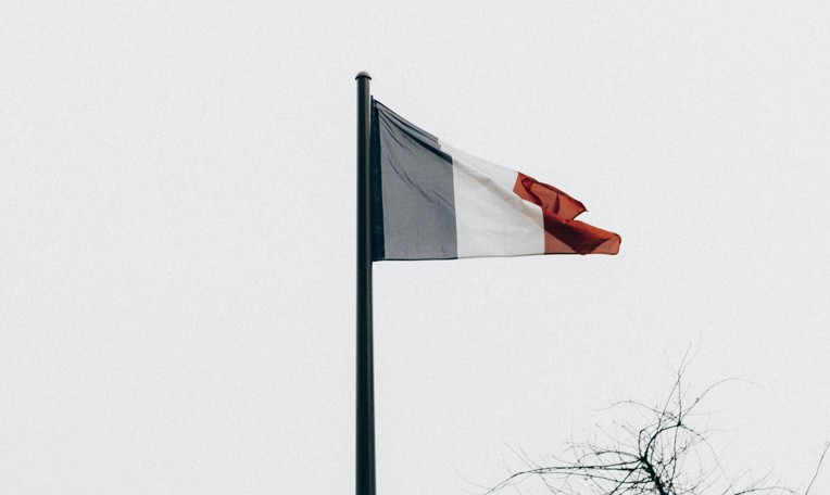À 20 ans, Ewan Corinaldesi remporte la mairie de Roquefort-les-Pins et met fin à 43 ans de règne d&rsquo;un même maire