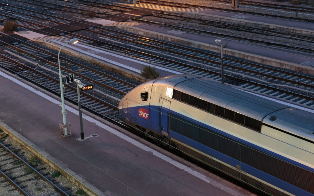 Un TGV Nice-Paris piégé huit heures dans un tunnel : une nuit de cauchemar pour les passagers