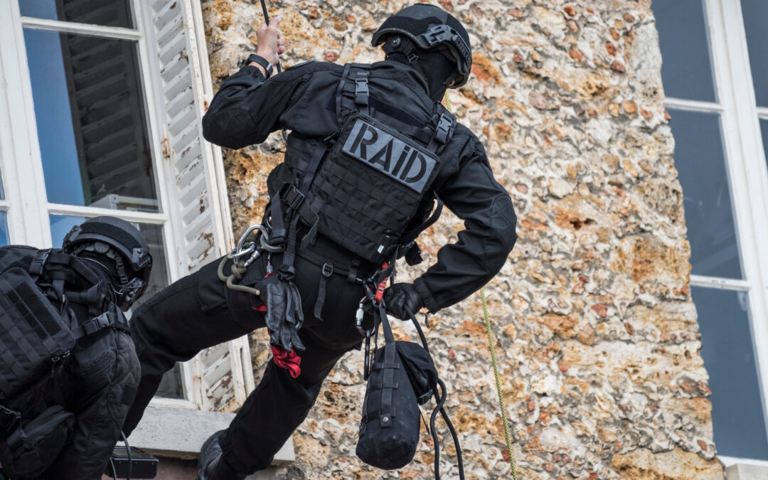 Fête des mères à Cannes : un homme poignarde sa compagne, blesse son beau-frère et se retranche avec une fillette de 3 ans