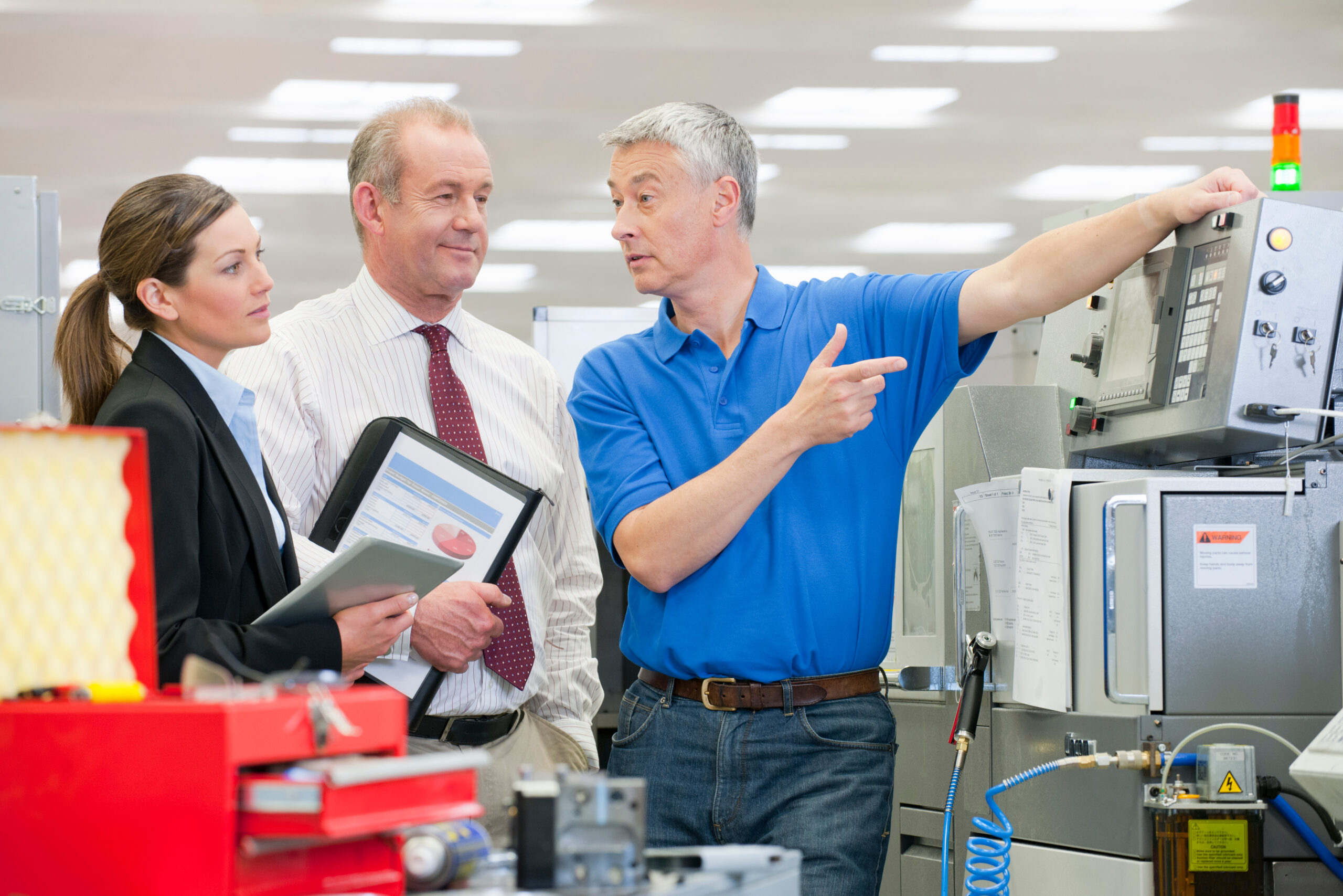 Medium,Shot,Of,An,Engineer,Explaining,The,Working,Of,A