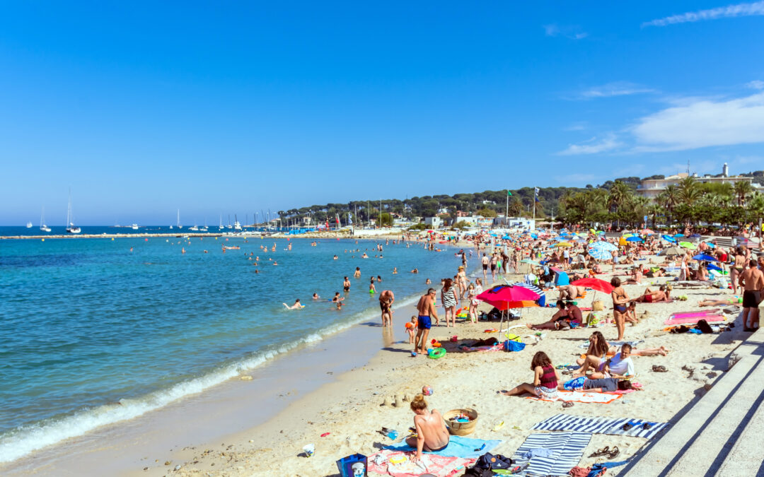 Pollution en mer à Antibes : trois plages fermées à la baignade après une fuite d’eaux usées
