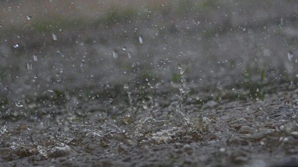 Pluie battante inondant le département lors d'un violent orage