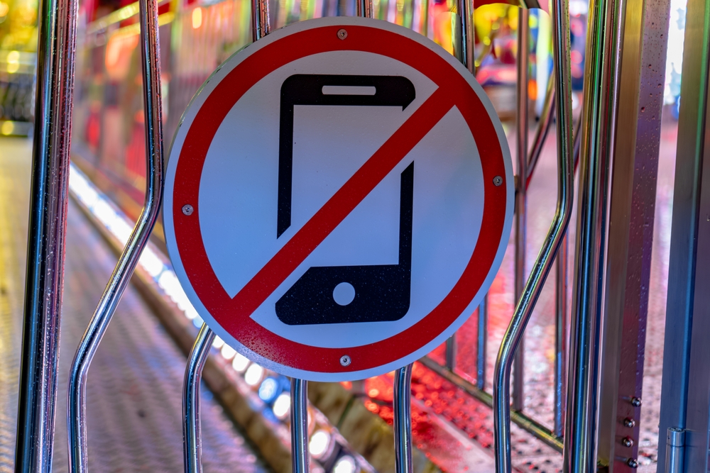 Le téléphone portable interdit au lycée dès la rentrée 2026