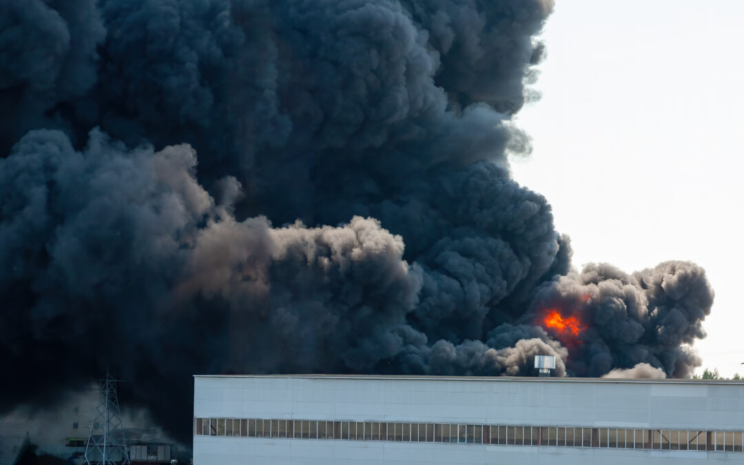 Incendie dans un entrepôt agricole à Cagnes-sur-Mer : 50 pompiers mobilisés pour maîtriser les flammes