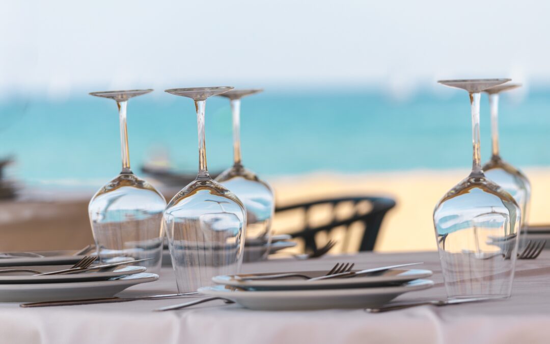 Recul du trait de côte à Villeneuve-Loubet : quatre restaurants de plage contraints de fermer en pleine saison estivale