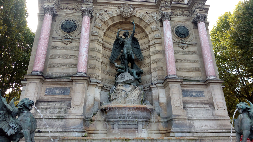 La fontaine Saint-Michel retrouve tout son éclat