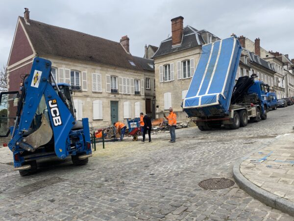 Chantier de voirie à l'entrée du village