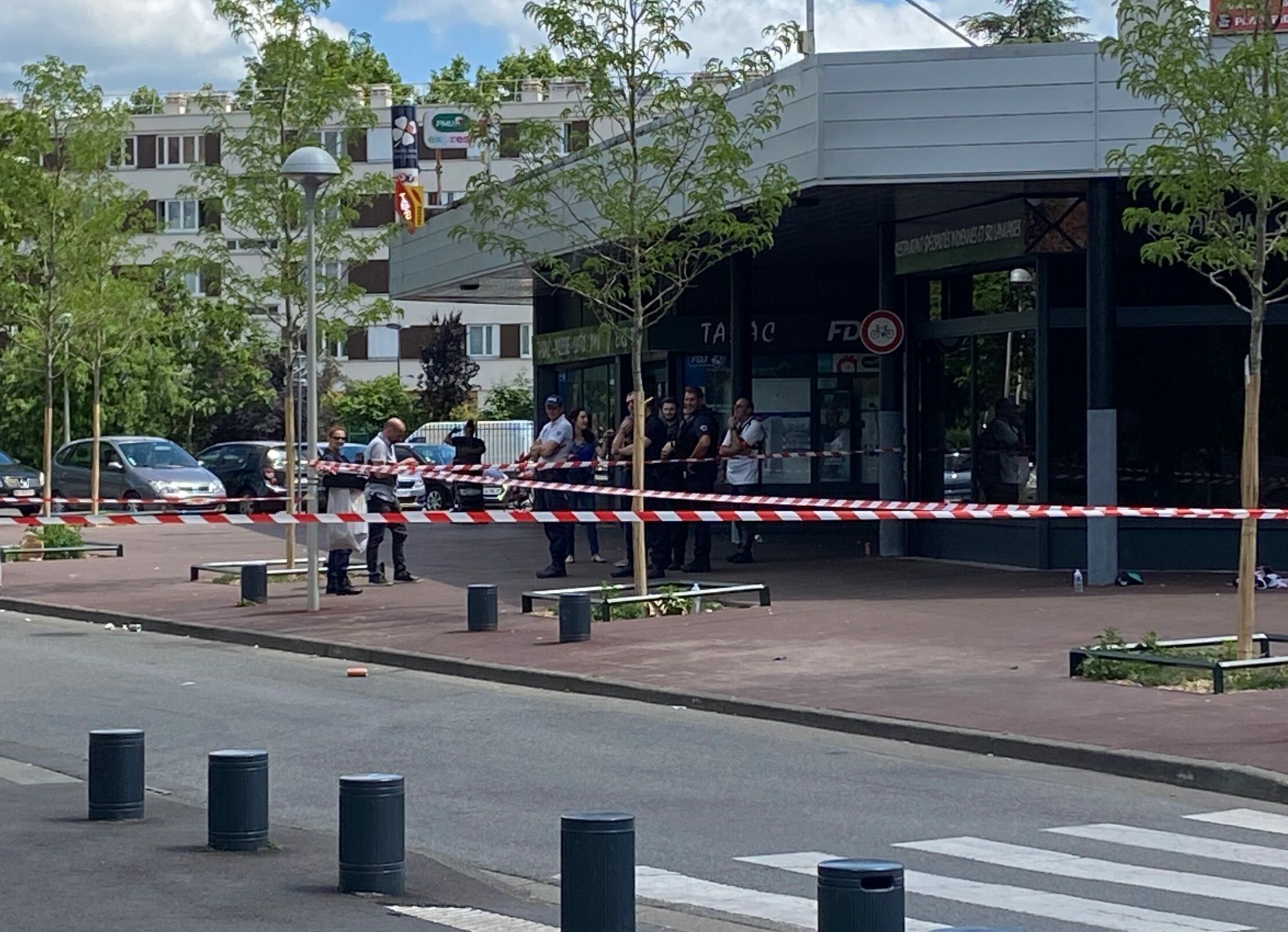Commerces sous cordon de sécurité après des violences, cinq millions d'euros d'aide