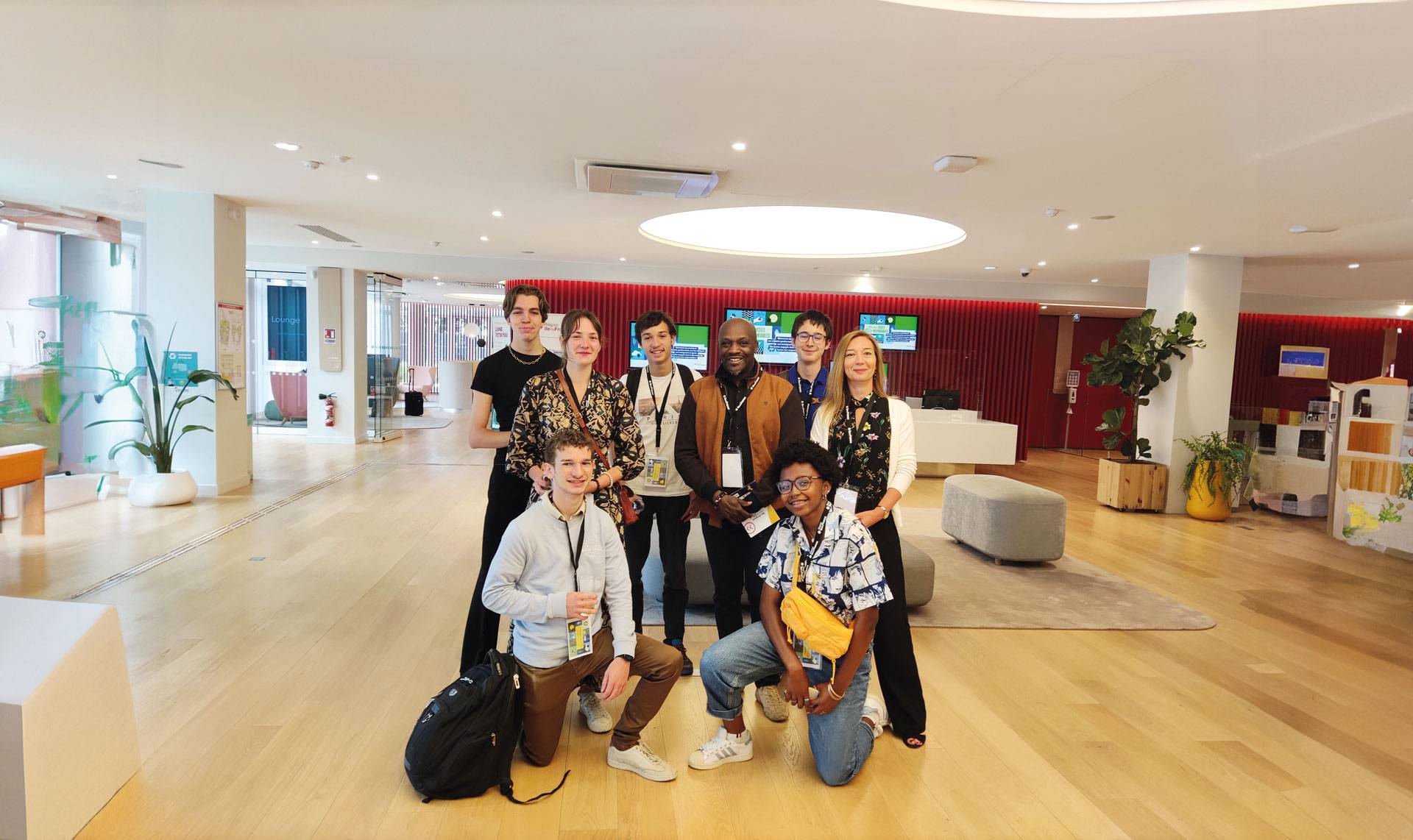 Jeunes du dispositif Devenir Citoyen en visite d'entreprise