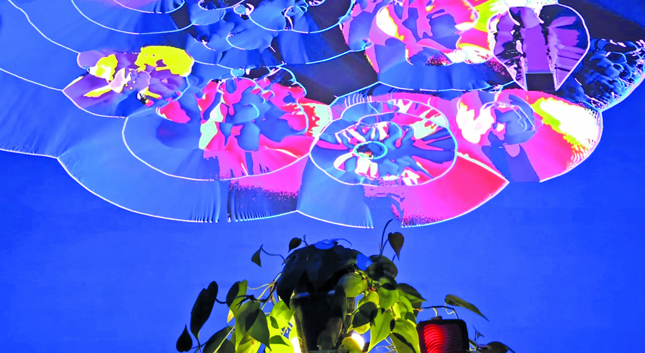 Projections lumineuses colorées pour l'exposition de Pierrick Sorin